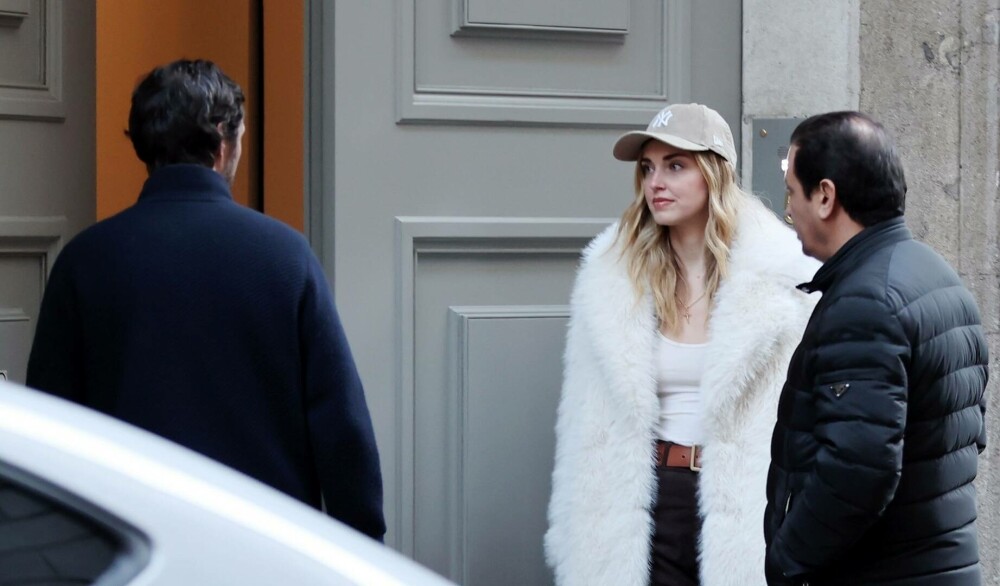 Chiara Ferragni, surprinsă în Milano alături de noul ei partener de viață la câteva luni după despărțirea de Fedez. FOTO - Imaginea 18