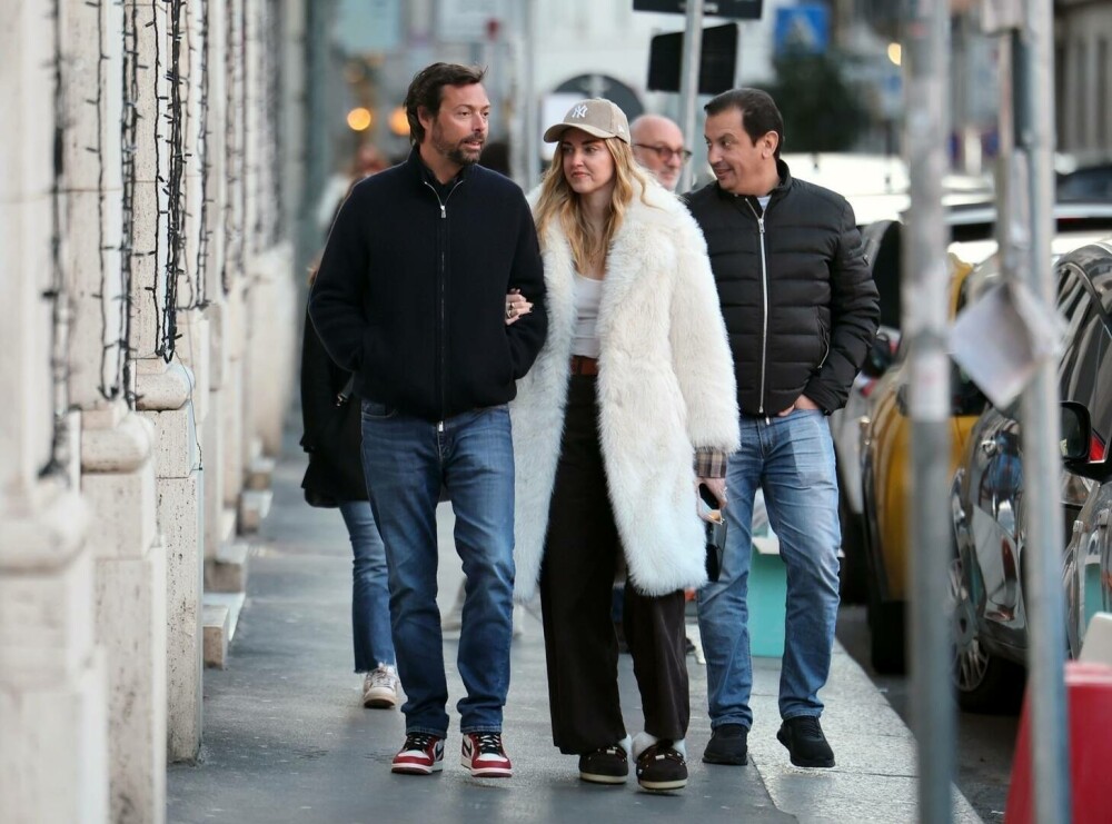 Chiara Ferragni, surprinsă în Milano alături de noul ei partener de viață la câteva luni după despărțirea de Fedez. FOTO - Imaginea 19