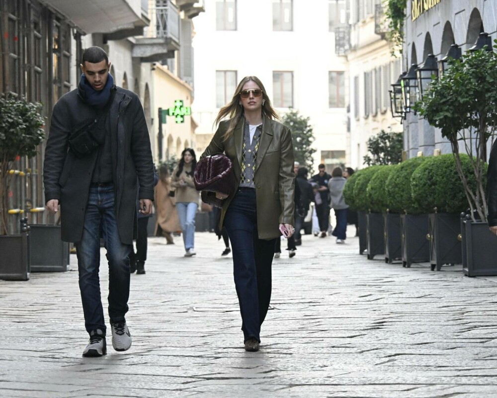 Chiara Ferragni, surprinsă în Milano alături de noul ei partener de viață la câteva luni după despărțirea de Fedez. FOTO - Imaginea 25