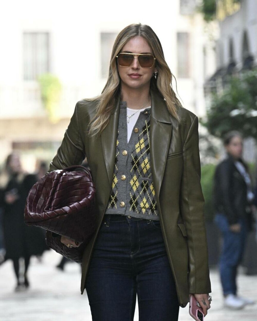 Chiara Ferragni, surprinsă în Milano alături de noul ei partener de viață la câteva luni după despărțirea de Fedez. FOTO - Imaginea 26