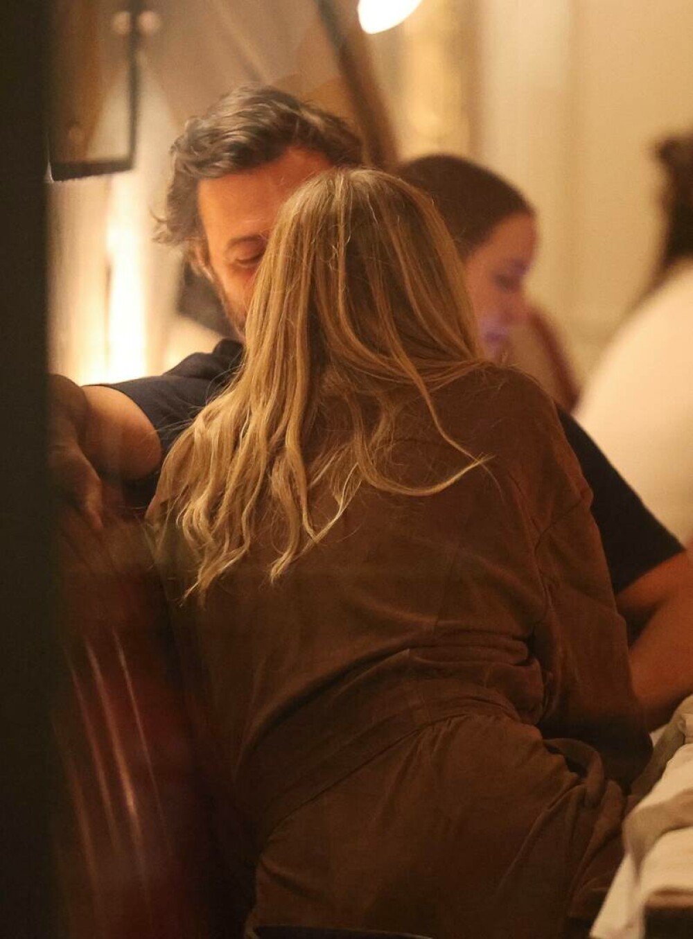 Chiara Ferragni, surprinsă în Milano alături de noul ei partener de viață la câteva luni după despărțirea de Fedez. FOTO - Imaginea 29