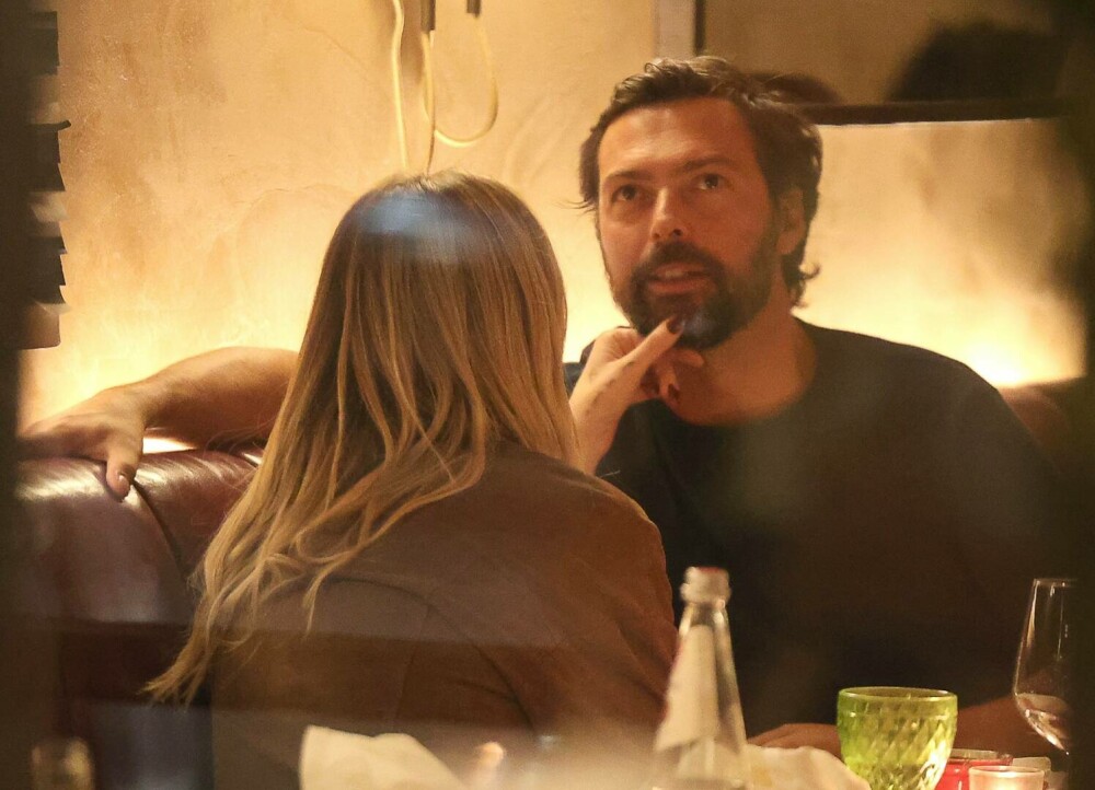 Chiara Ferragni, surprinsă în Milano alături de noul ei partener de viață la câteva luni după despărțirea de Fedez. FOTO - Imaginea 31