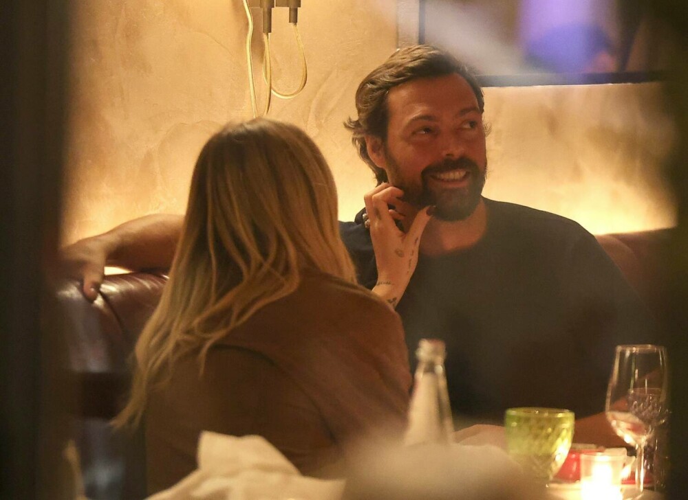 Chiara Ferragni, surprinsă în Milano alături de noul ei partener de viață la câteva luni după despărțirea de Fedez. FOTO - Imaginea 33