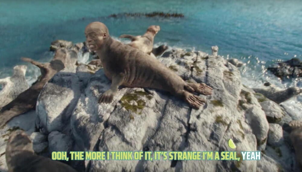 Cântărețul Seal s-a transformat într-o focă o reclamă pentru Super Bowl. FOTO & VIDEO - Imaginea 6