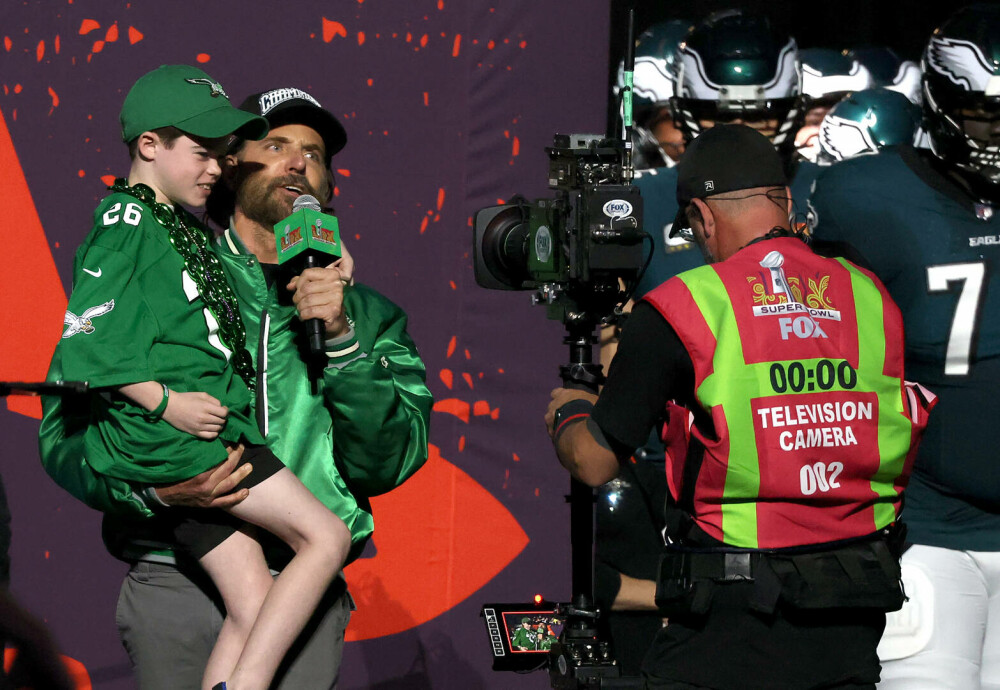 Taylor Swift, Jay-Z, Adam Sandler, Lionel Messi şi Bradley Cooper, printre celebrităţile prezente la Super Bowl 2025. FOTO - Imaginea 17