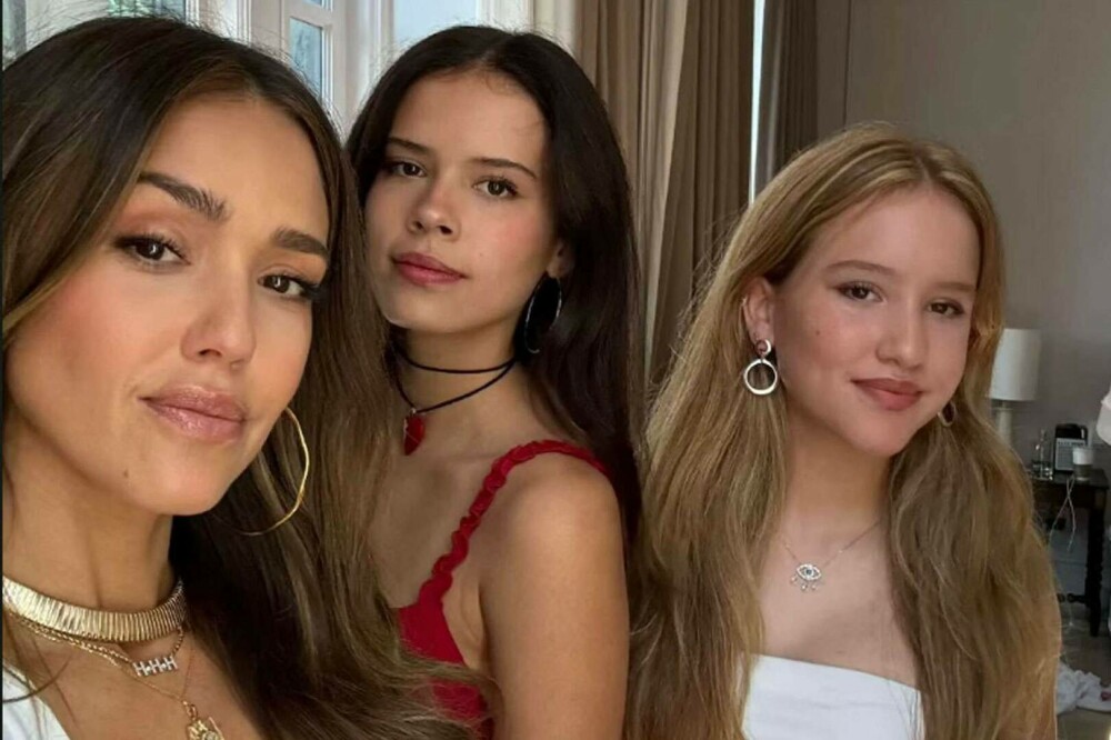 Jessica Alba, apariție inedită la Super Bowl 2025 alături de fiicele sale la scurt timp după despărțirea de Cash Warren. FOTO - Imaginea 9