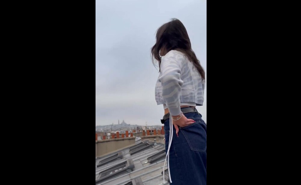 VIDEO cu locuința de 9 metri pătrați închiriată de o tânără în Paris. Din pat iese direct pe acoperiș - Imaginea 3