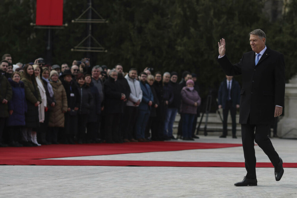 VIDEO. Klaus Iohannis a plecat de la Cotroceni, după ce i-a predat mandatul lui llie Bolojan: ”Să aveți grijă de România” - Imaginea 6