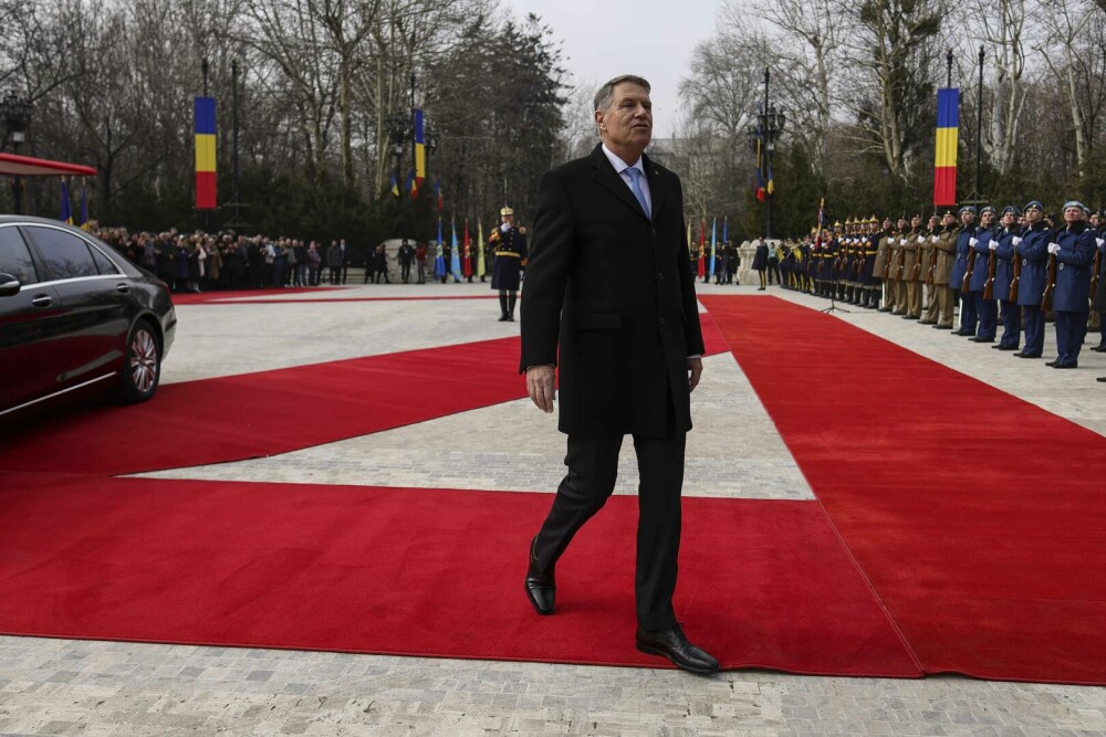 VIDEO. Klaus Iohannis a plecat de la Cotroceni, după ce i-a predat mandatul lui llie Bolojan: ”Să aveți grijă de România” - Imaginea 7
