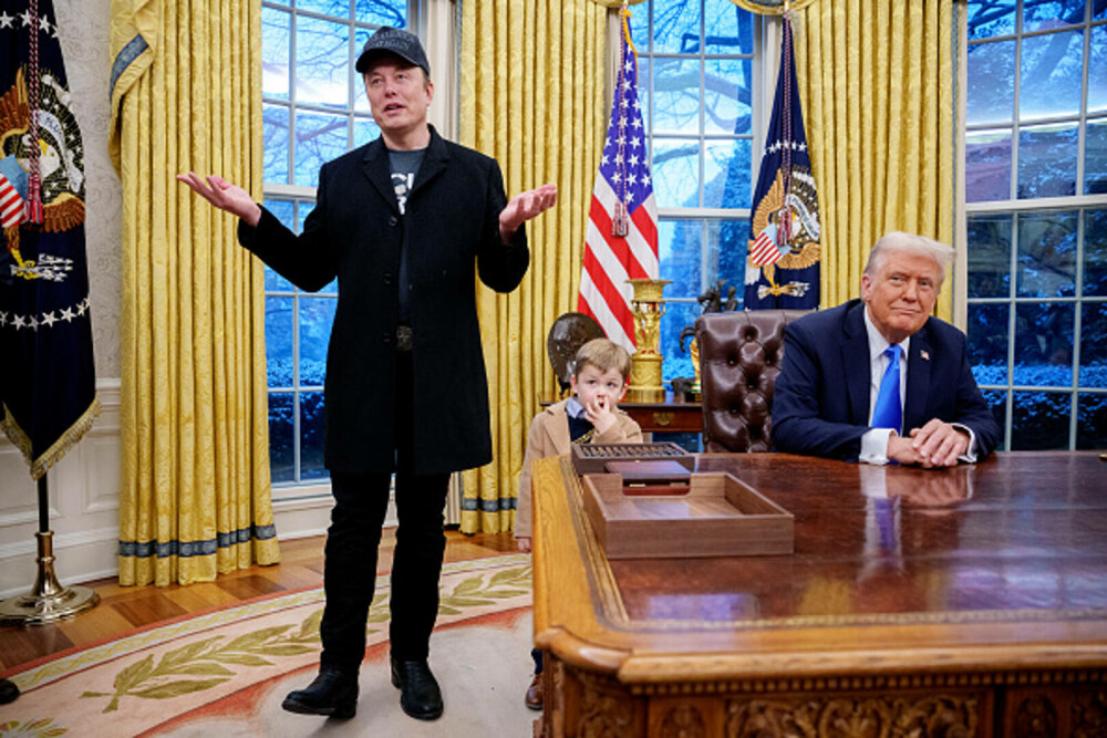 Elon Musk şi-a adus fiul cel mic în biroul lui Donald Trump pentru a anunţa reduceri masive de personal. FOTO & VIDEO - Imaginea 3