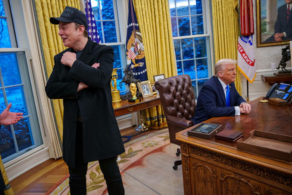 Elon Musk şi-a adus fiul cel mic în biroul lui Donald Trump pentru a anunţa reduceri masive de personal. FOTO & VIDEO - Imaginea 9