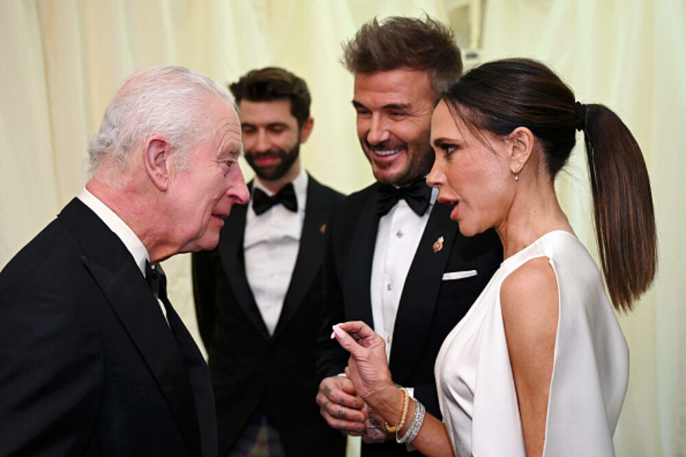 Victoria Beckham și-a surprins fanii cu o schimbare de look. Imaginile postate pe Instagram. FOTO - Imaginea 6