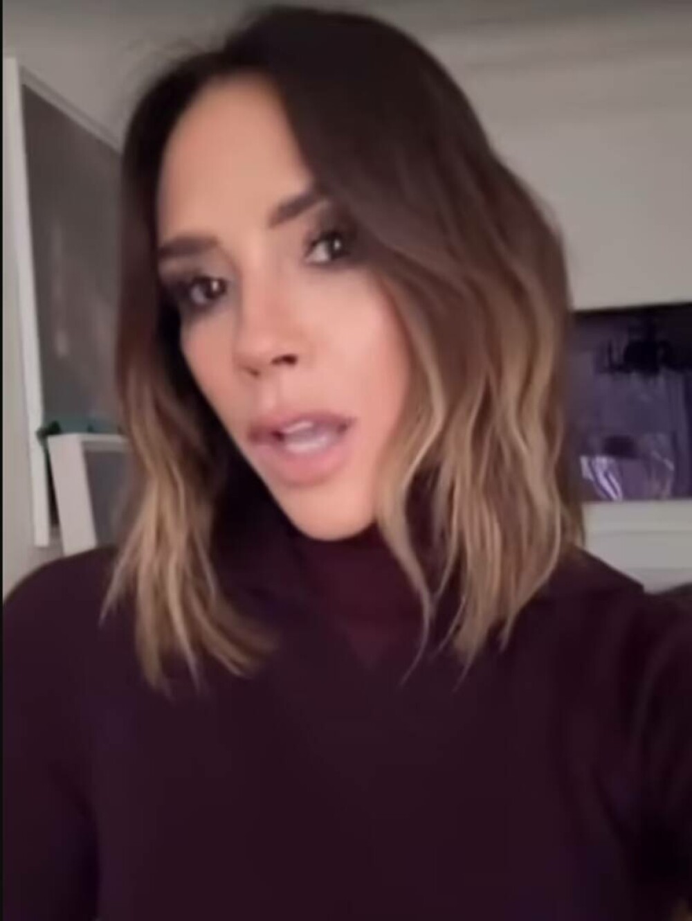 Victoria Beckham și-a surprins fanii cu o schimbare de look. Imaginile postate pe Instagram. FOTO - Imaginea 1