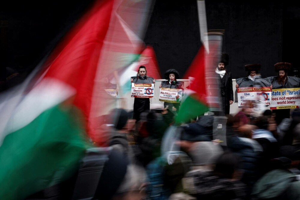 Mii de manifestanţi au protestat la Londra împotriva planului lui Donald Trump cu privire la Fâşia Gaza - Imaginea 3