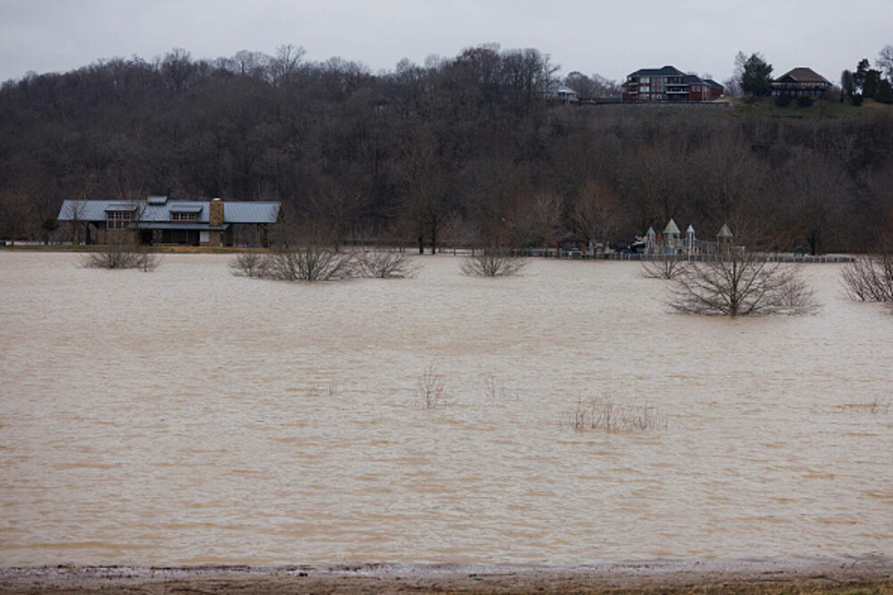 Bilanţul victimelor inundaţiilor în estul SUA creşte la 13 morţi. Mai multe persoane, date dispărute - Imaginea 5