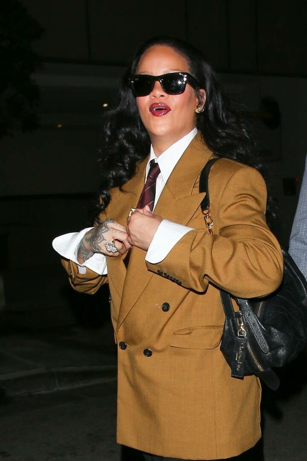Cum a fost surprinsă Rihanna alături de A$AP Rocky și cei doi copii, la Paris. Ținuta a atras toate privirile. GALERIE FOTO - Imaginea 24