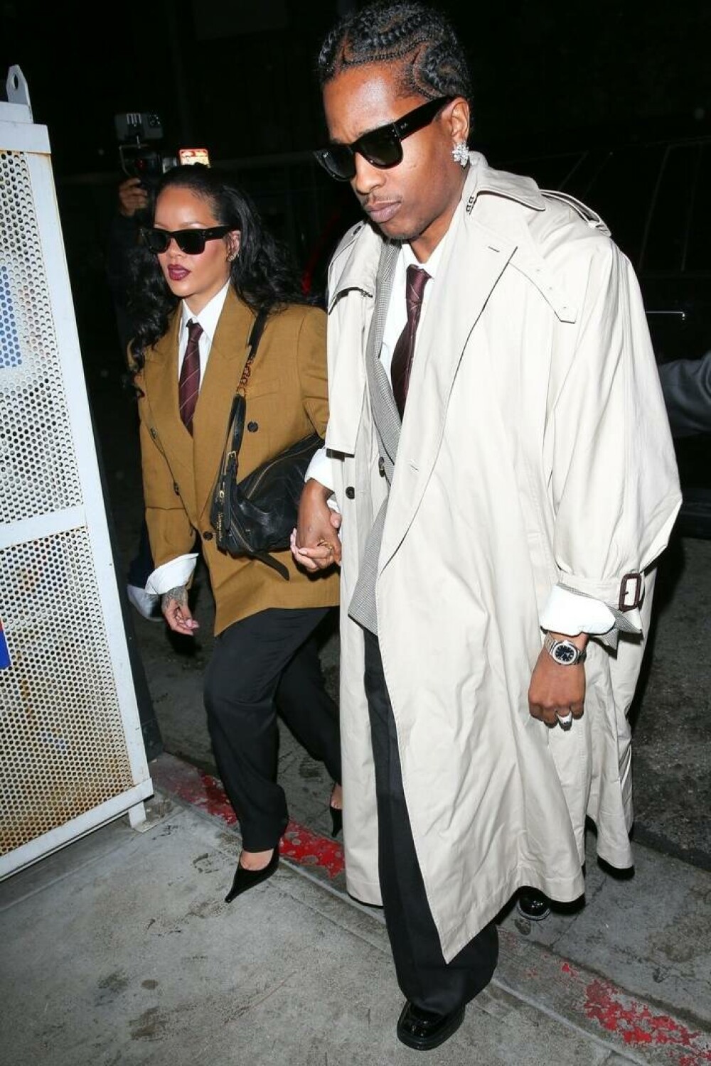 Cum a fost surprinsă Rihanna alături de A$AP Rocky și cei doi copii, la Paris. Ținuta a atras toate privirile. GALERIE FOTO - Imaginea 22