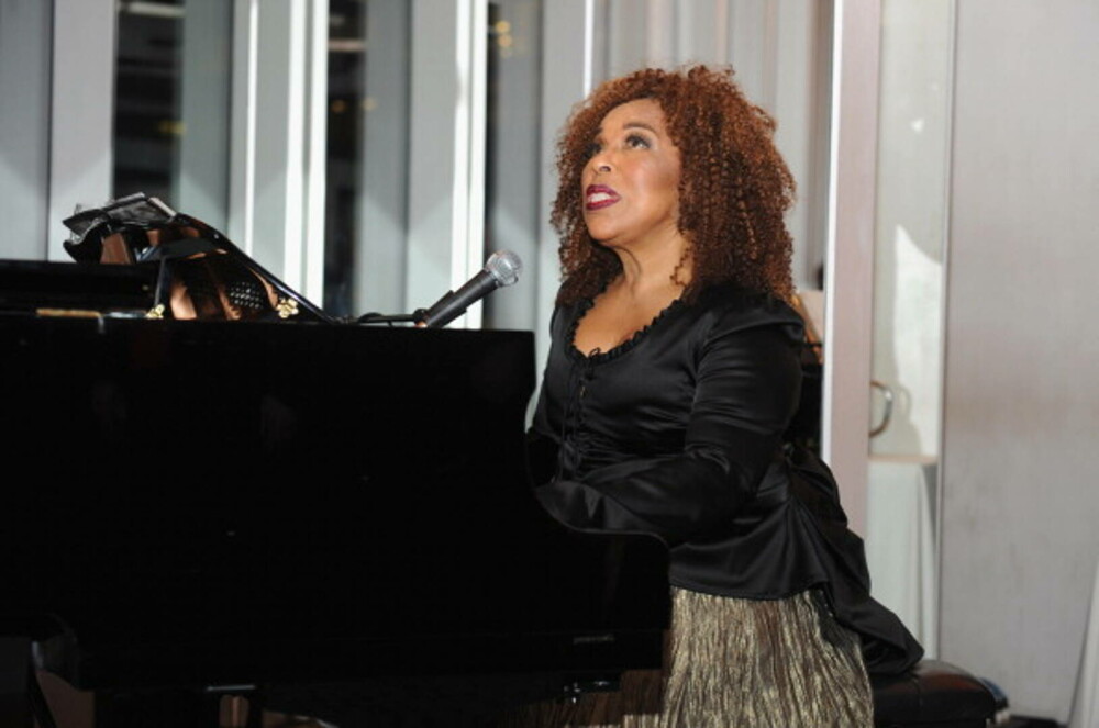 Cântăreaţa Roberta Flack a murit. Artista R&B celebră pentru hitul „Killing me softly with his song” avea 88 de ani - Imaginea 5