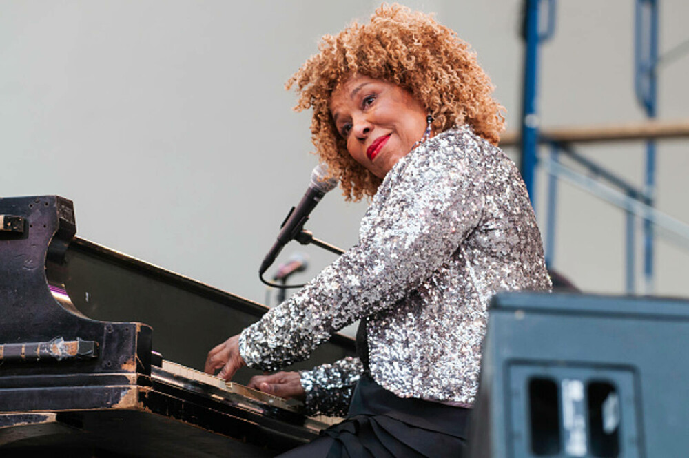 Cântăreaţa Roberta Flack a murit. Artista R&B celebră pentru hitul „Killing me softly with his song” avea 88 de ani - Imaginea 6