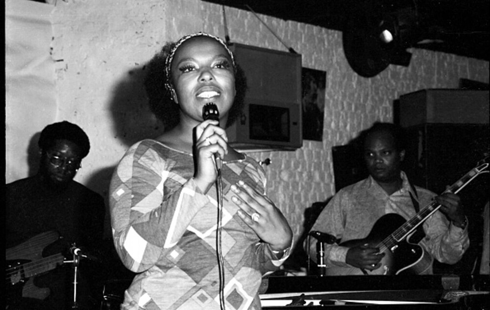 Cântăreaţa Roberta Flack a murit. Artista R&B celebră pentru hitul „Killing me softly with his song” avea 88 de ani - Imaginea 8