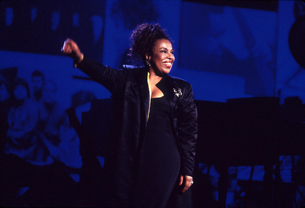 Cântăreaţa Roberta Flack a murit. Artista R&B celebră pentru hitul „Killing me softly with his song” avea 88 de ani - Imaginea 10