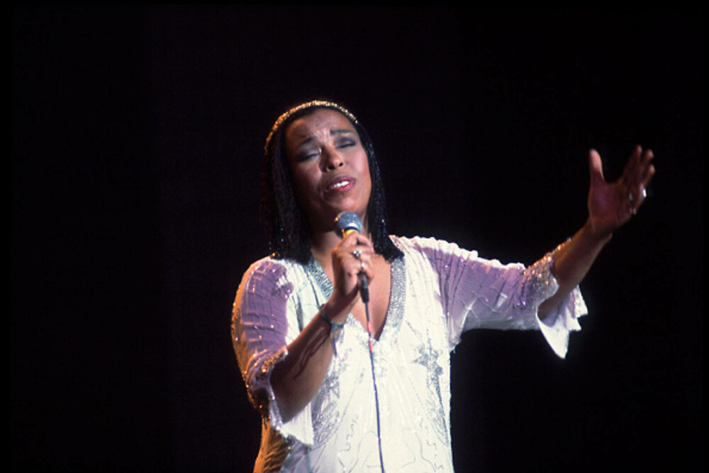 Cântăreaţa Roberta Flack a murit. Artista R&B celebră pentru hitul „Killing me softly with his song” avea 88 de ani - Imaginea 12