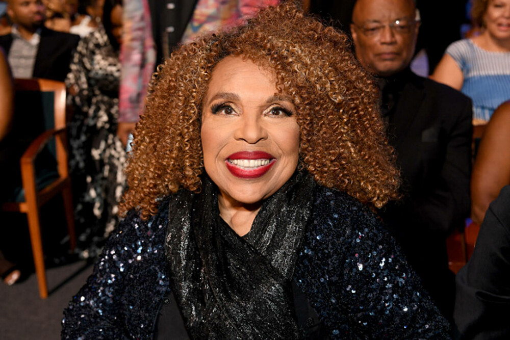 Cântăreaţa Roberta Flack a murit. Artista R&B celebră pentru hitul „Killing me softly with his song” avea 88 de ani - Imaginea 1