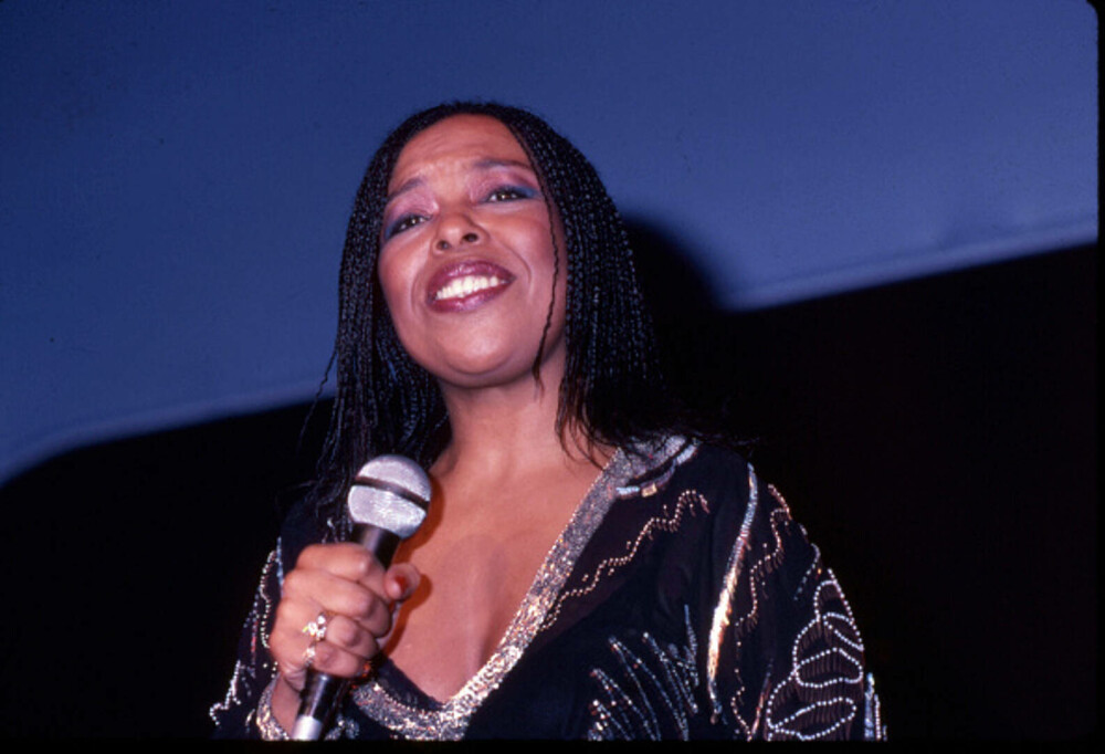 Cântăreaţa Roberta Flack a murit. Artista R&B celebră pentru hitul „Killing me softly with his song” avea 88 de ani - Imaginea 28