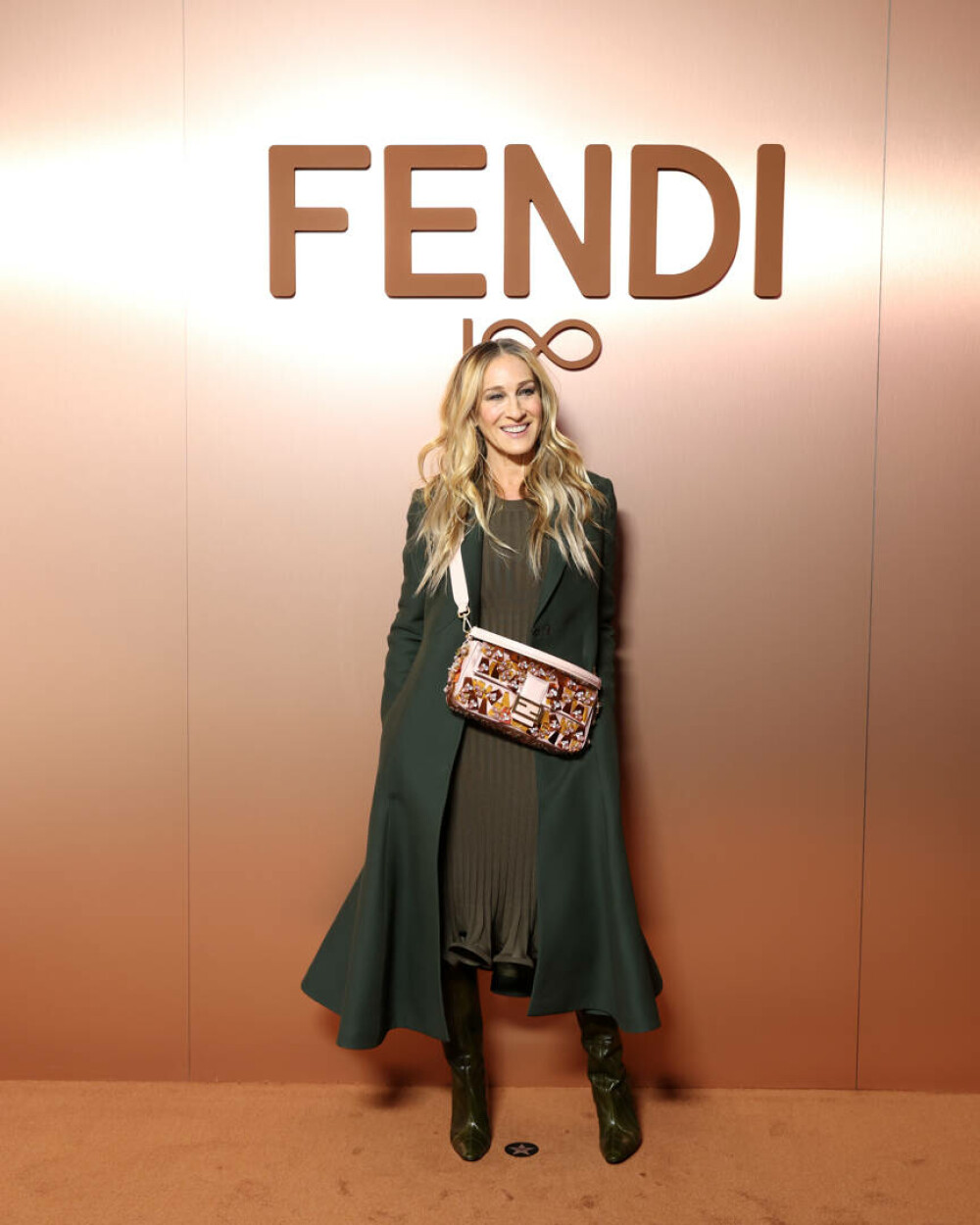 Sarah Jessica Parker, apariție elegantă la Milano Fashion Week cu o geantă purtată de personajul său din „Sex and the City” - Imaginea 2