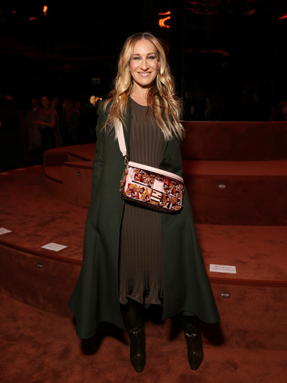 Sarah Jessica Parker, apariție elegantă la Milano Fashion Week cu o geantă purtată de personajul său din „Sex and the City” - Imaginea 5