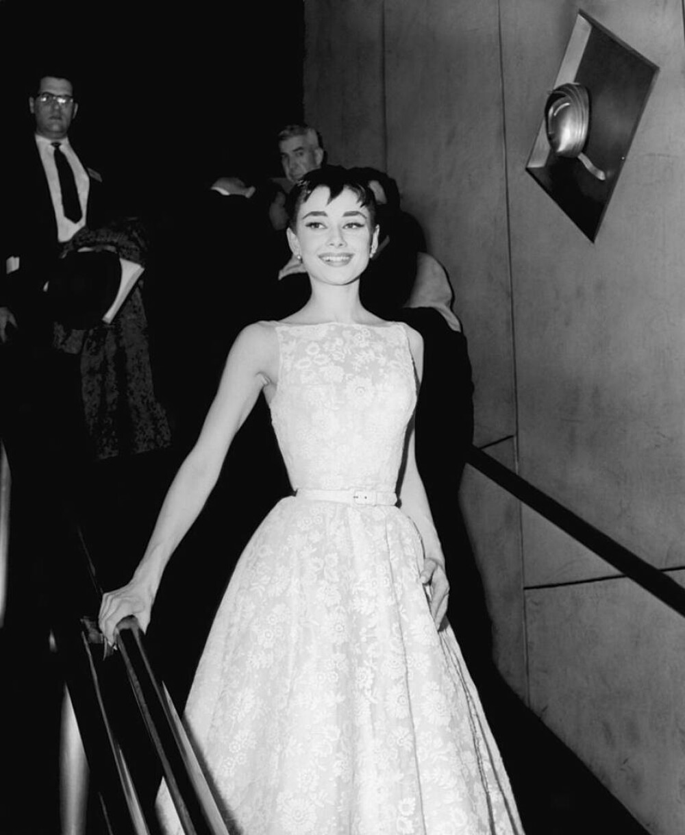 Ținute memorabile la Premiile Oscar - eleganță, stil și momente de neuitat din istoria Premiilor Academiei | FOTO - Imaginea 2