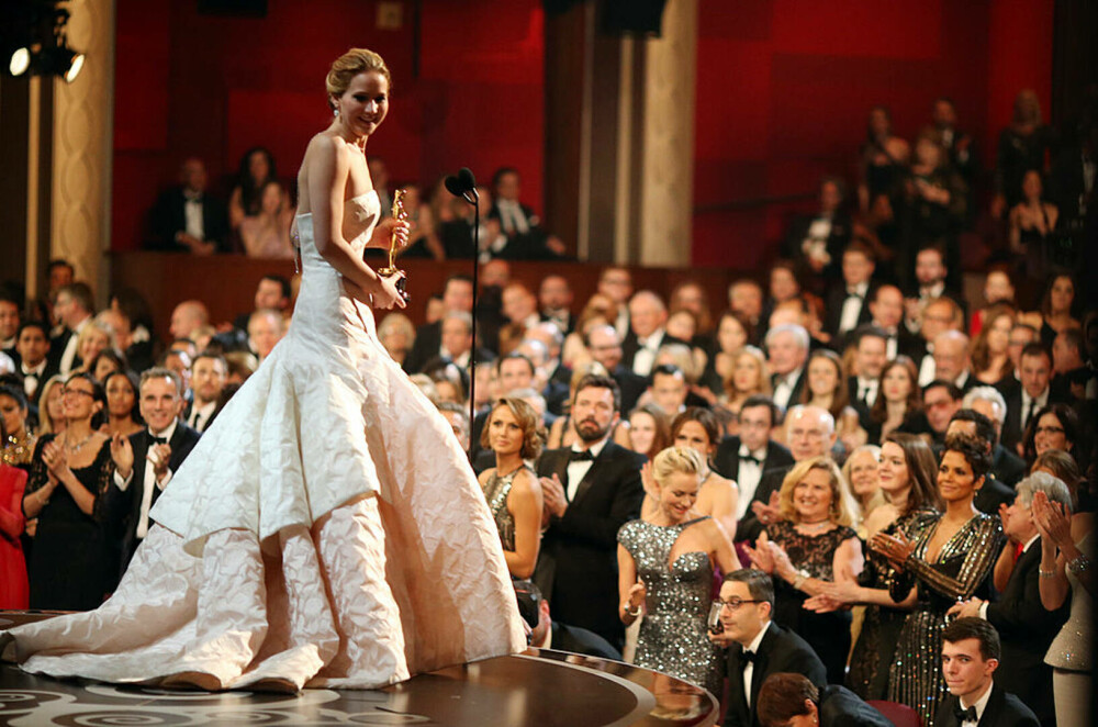 Ținute memorabile la Premiile Oscar - eleganță, stil și momente de neuitat din istoria Premiilor Academiei | FOTO - Imaginea 51