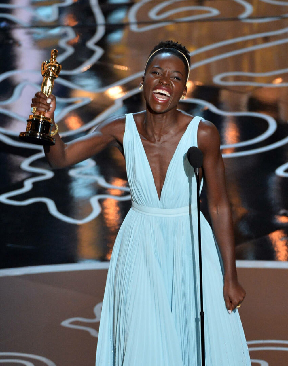 Ținute memorabile la Premiile Oscar - eleganță, stil și momente de neuitat din istoria Premiilor Academiei | FOTO - Imaginea 55