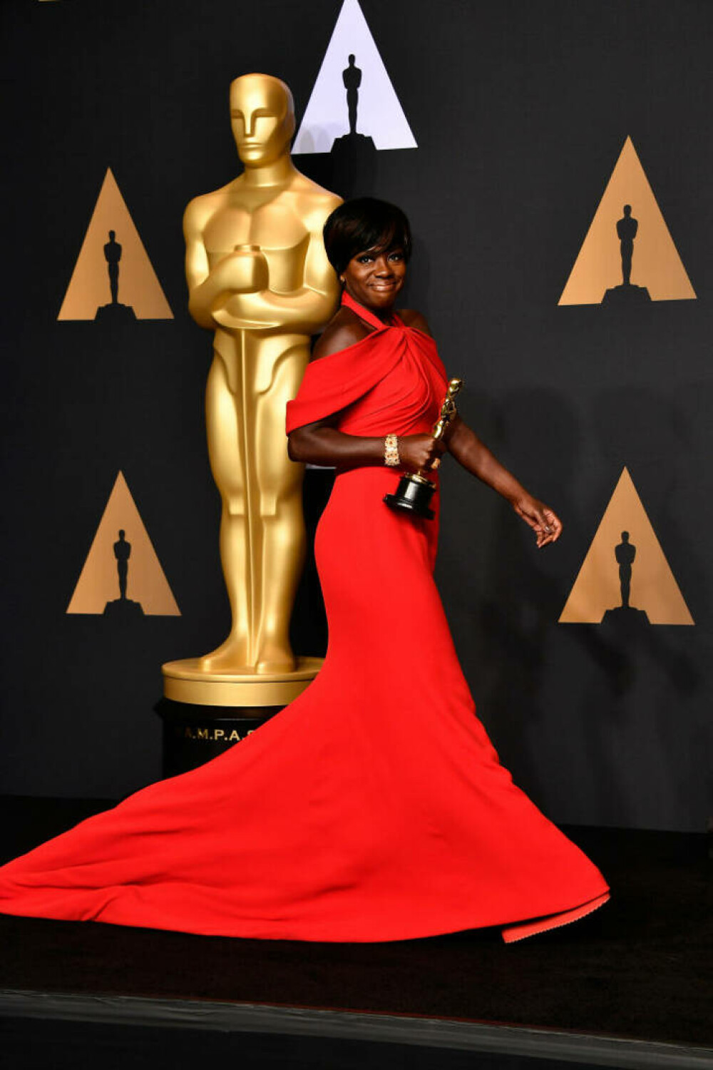Ținute memorabile la Premiile Oscar - eleganță, stil și momente de neuitat din istoria Premiilor Academiei | FOTO - Imaginea 56