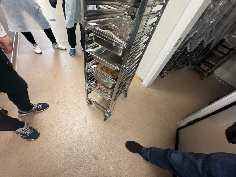 Berăria H din București a fost închisă temporar după ce ANPC a descoperit un val de nereguli. FOTO - Imaginea 4