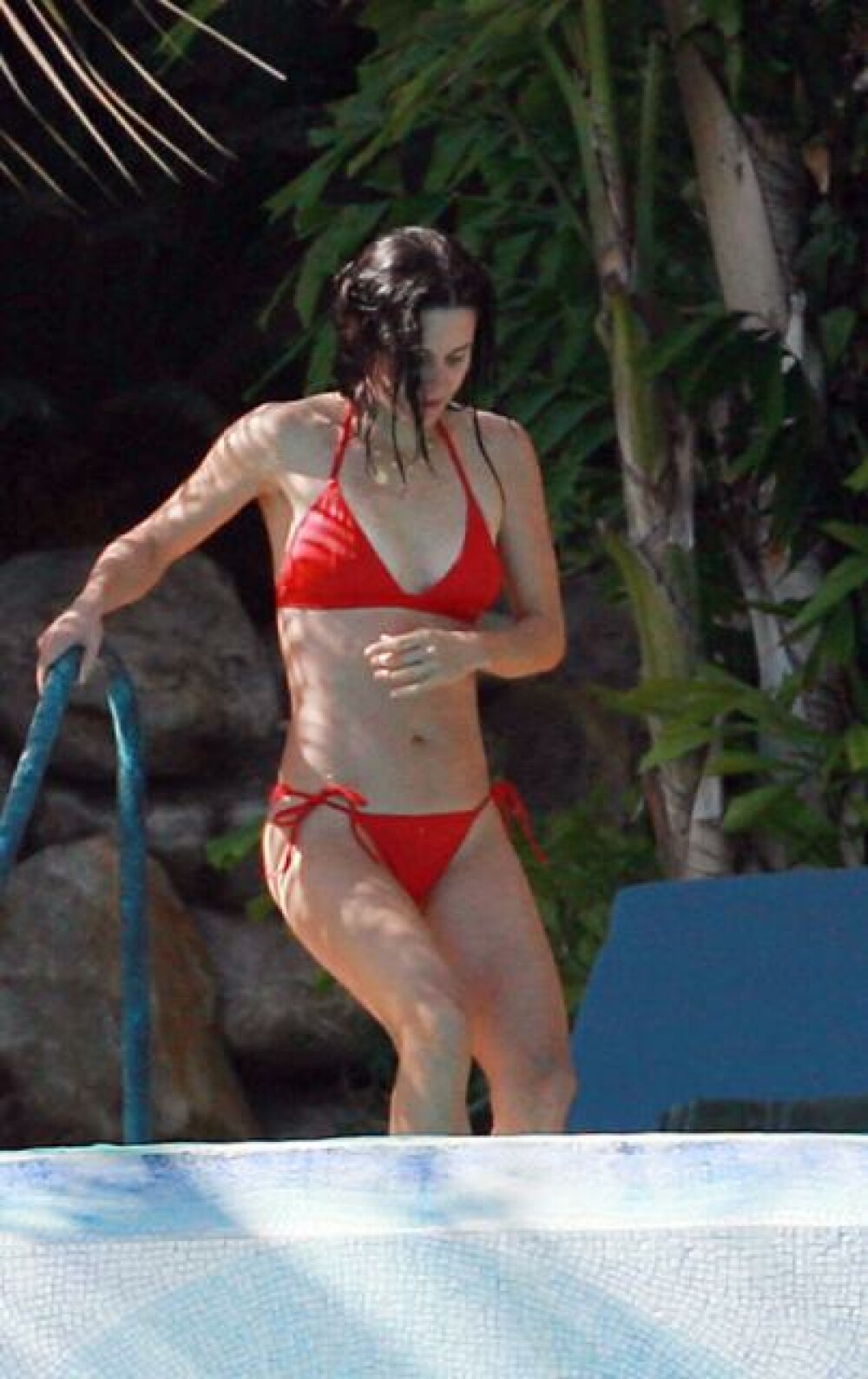 Jennifer Aniston, parasita de iubit pe plaja - Imaginea 5