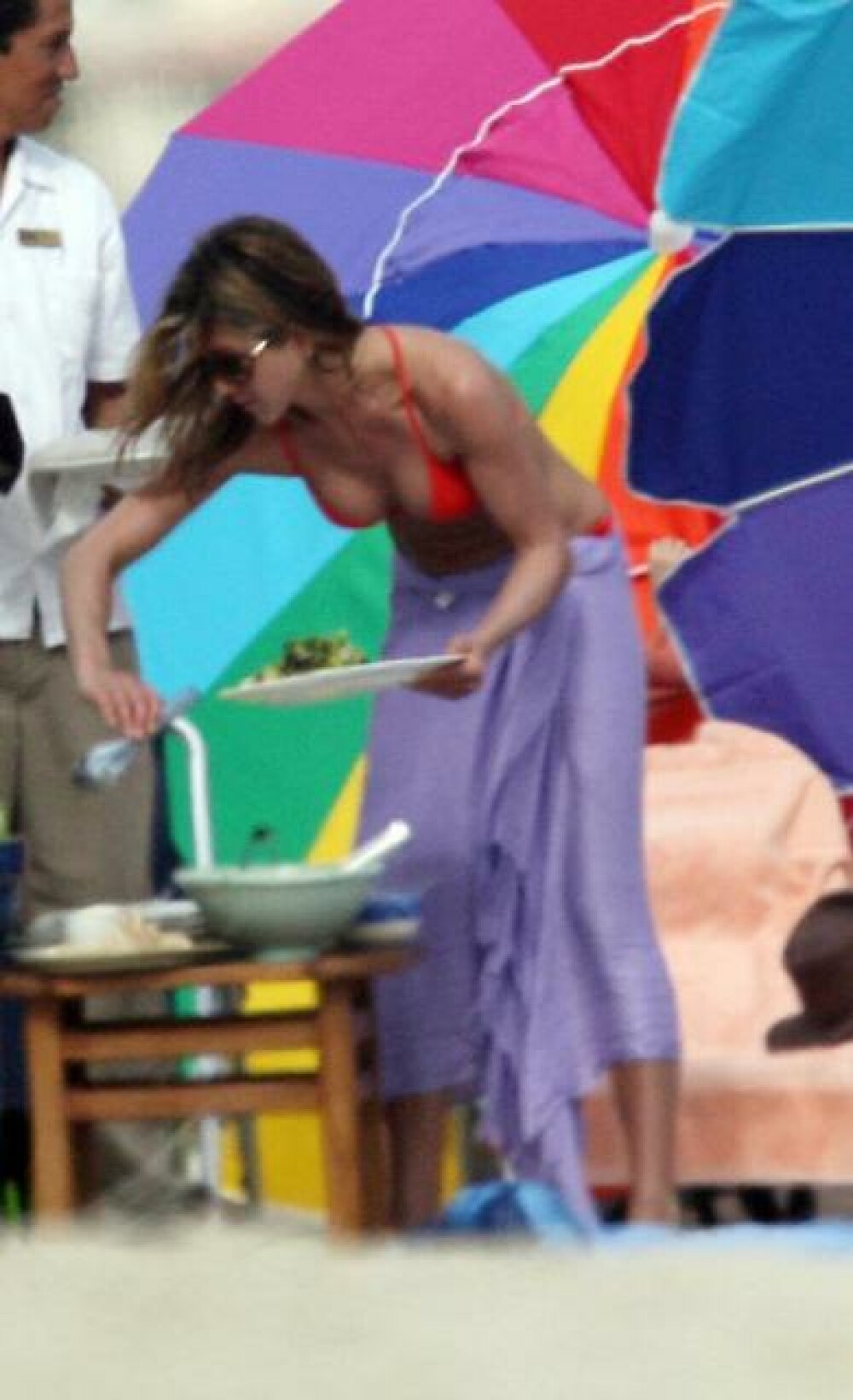Jennifer Aniston, parasita de iubit pe plaja - Imaginea 3