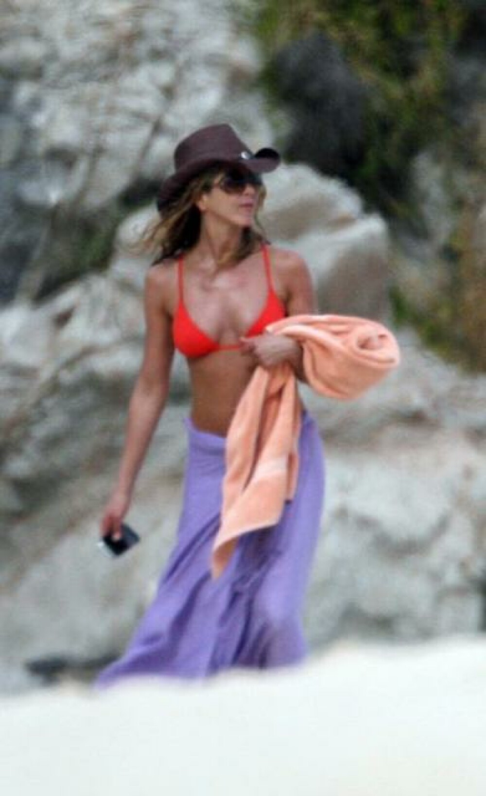 Jennifer Aniston, parasita de iubit pe plaja - Imaginea 4