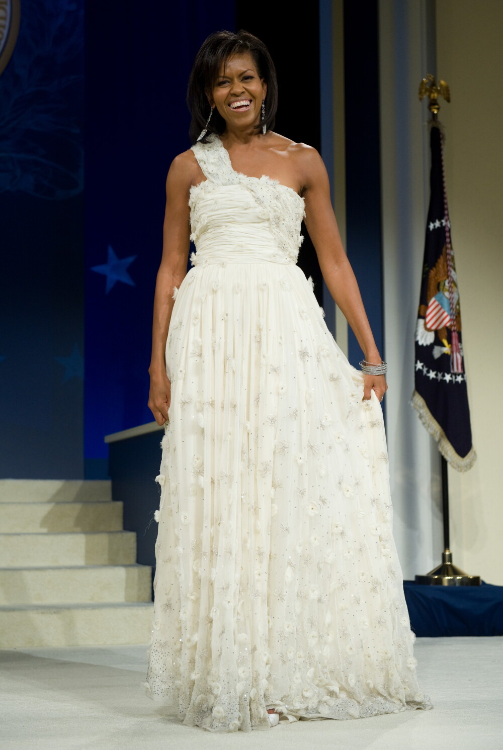 Designerii nu au stiut ca doamna Obama le va purta rochiile la investire! - Imaginea 2