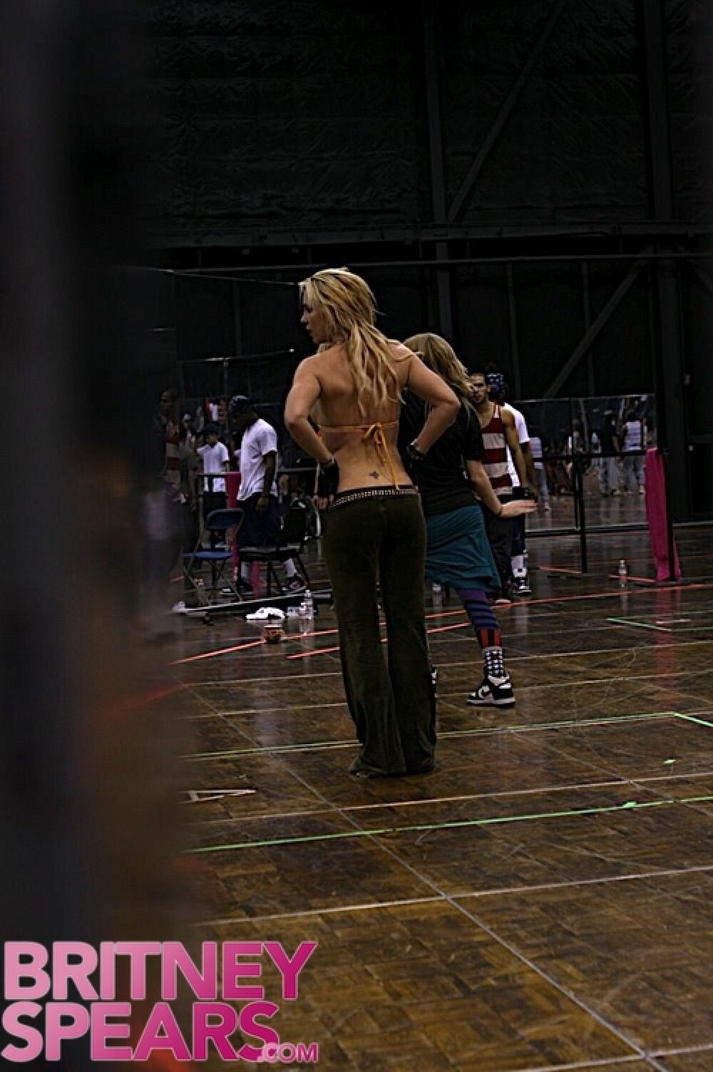 Britney in actiune! Vezi imagini de la filmarile videoclipului Circus - Imaginea 3