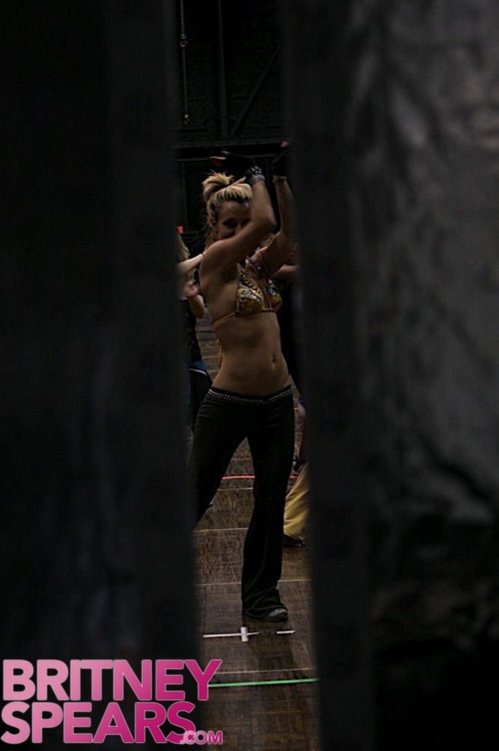 Britney in actiune! Vezi imagini de la filmarile videoclipului Circus - Imaginea 4