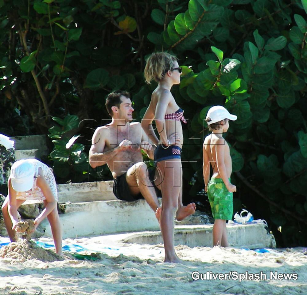 Jude Law si Sienna Miller, vacanta in Barbados! - Imaginea 2