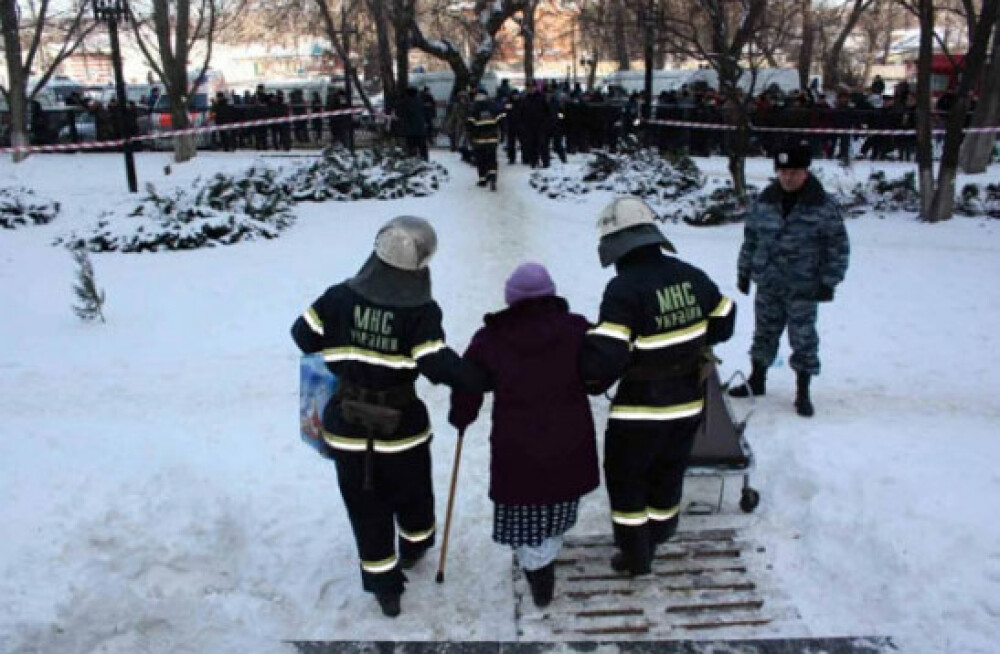 16 morti in urma unei explozii de proportii la un spital din Ucraina - Imaginea 8