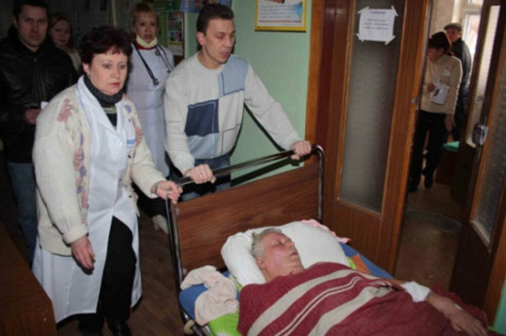 16 morti in urma unei explozii de proportii la un spital din Ucraina - Imaginea 6