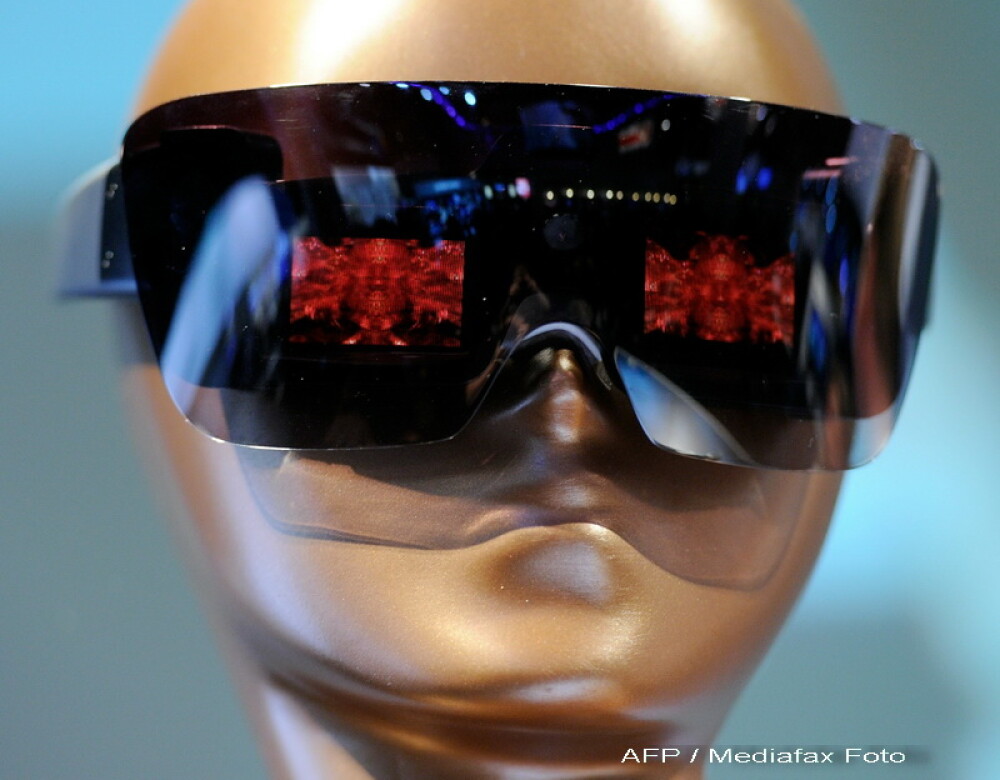 Lady GaGa va prezinta ochelarii de soare care pot face fotografii! - Imaginea 1