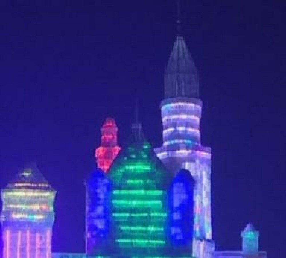 O lume de basm! Senzationale sculpturi de gheata in China - Imaginea 2