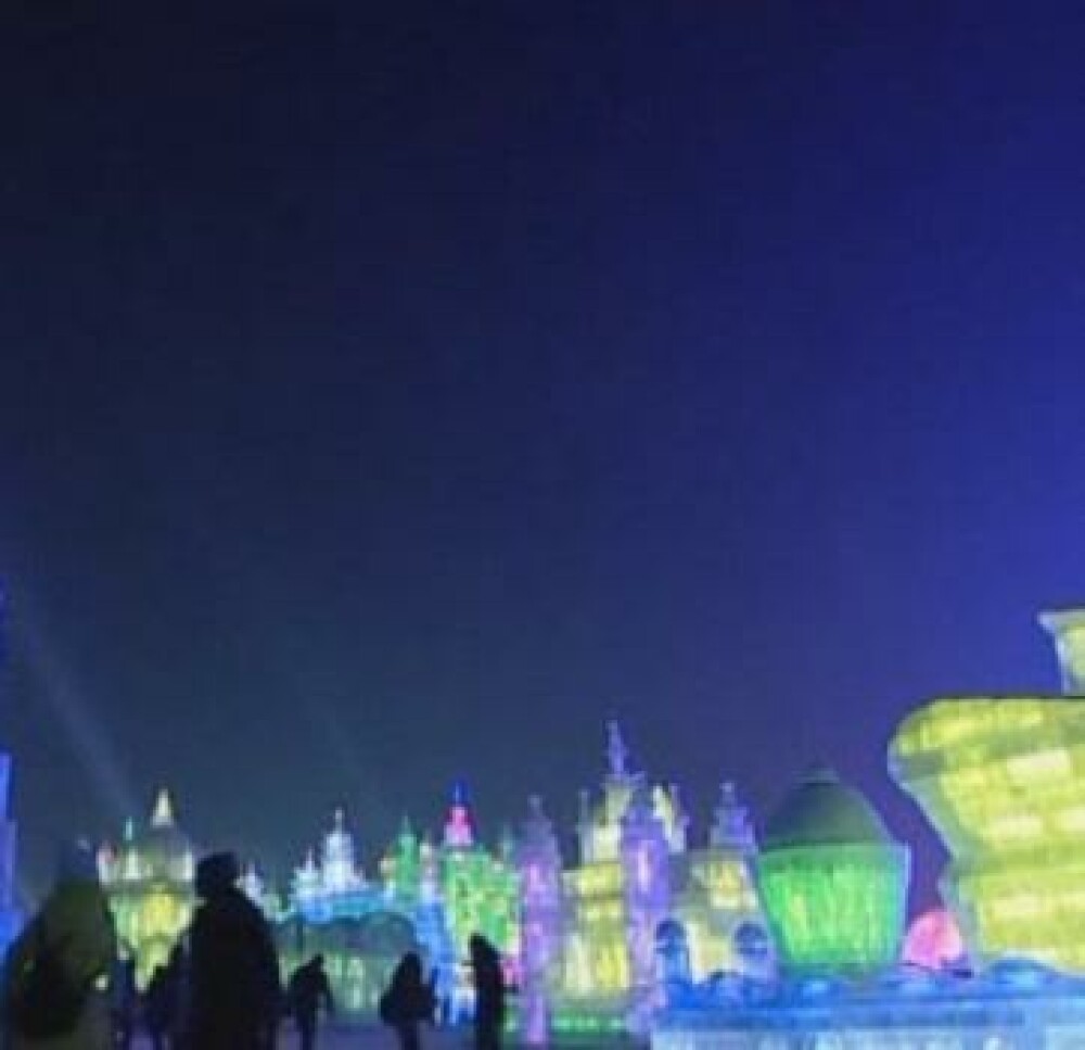 O lume de basm! Senzationale sculpturi de gheata in China - Imaginea 1