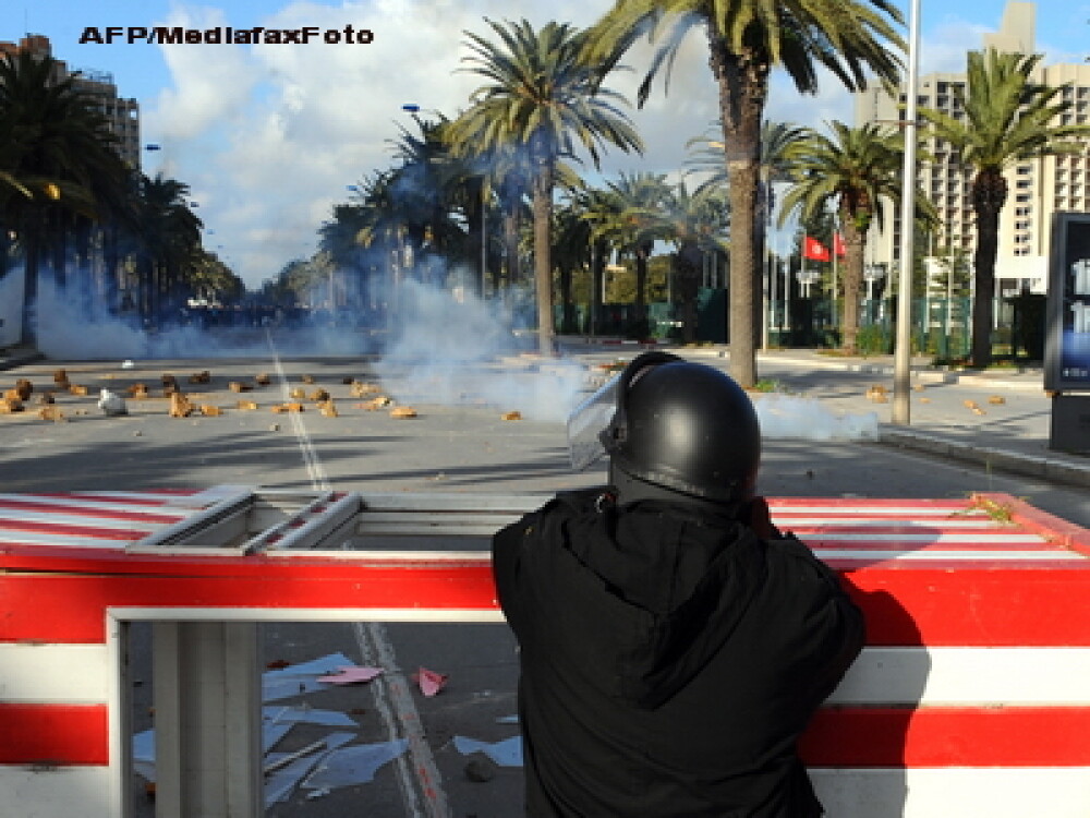 Haos in Tunisia. Zeci de persoane au fost ucise. FOTO si VIDEO - Imaginea 2