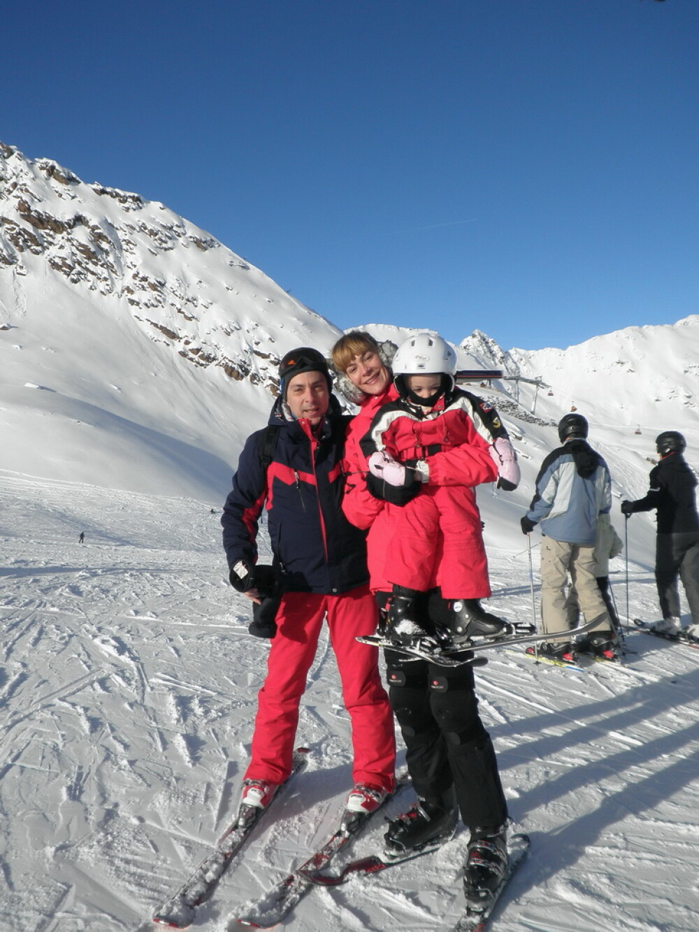 Roxana Ciuhulescu, profesor de schi pentru fetita ei in Austria - Imaginea 3