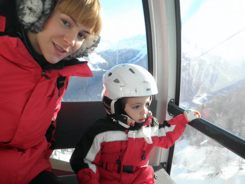 Roxana Ciuhulescu, profesor de schi pentru fetita ei in Austria - Imaginea 4